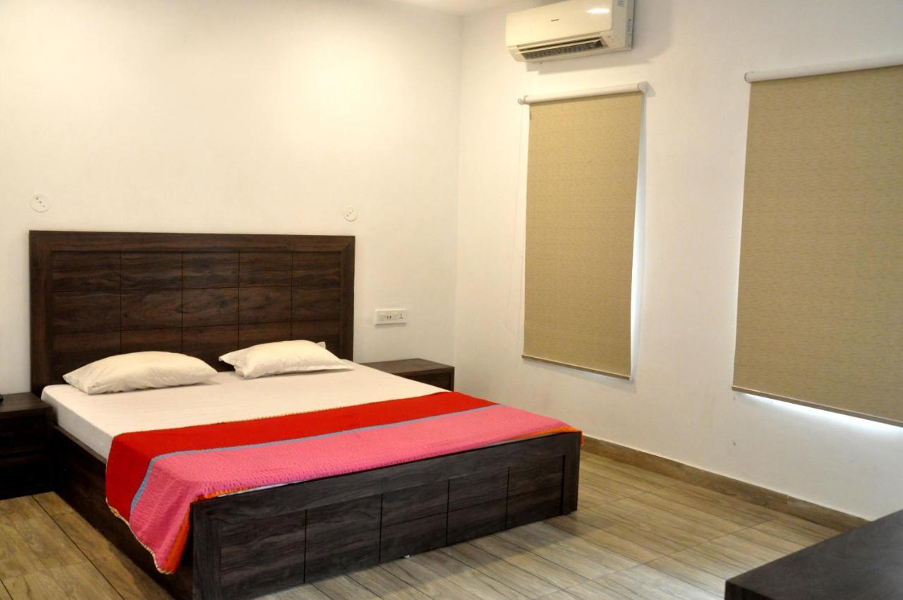 Grand Hotel Amritsar Exterior photo